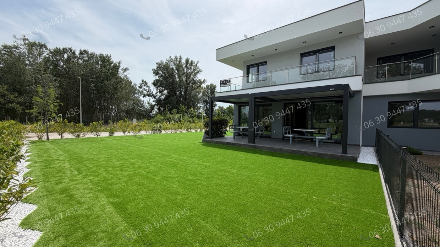 168 m²-es közvetlen vízparti ikerház Dunaharasztin